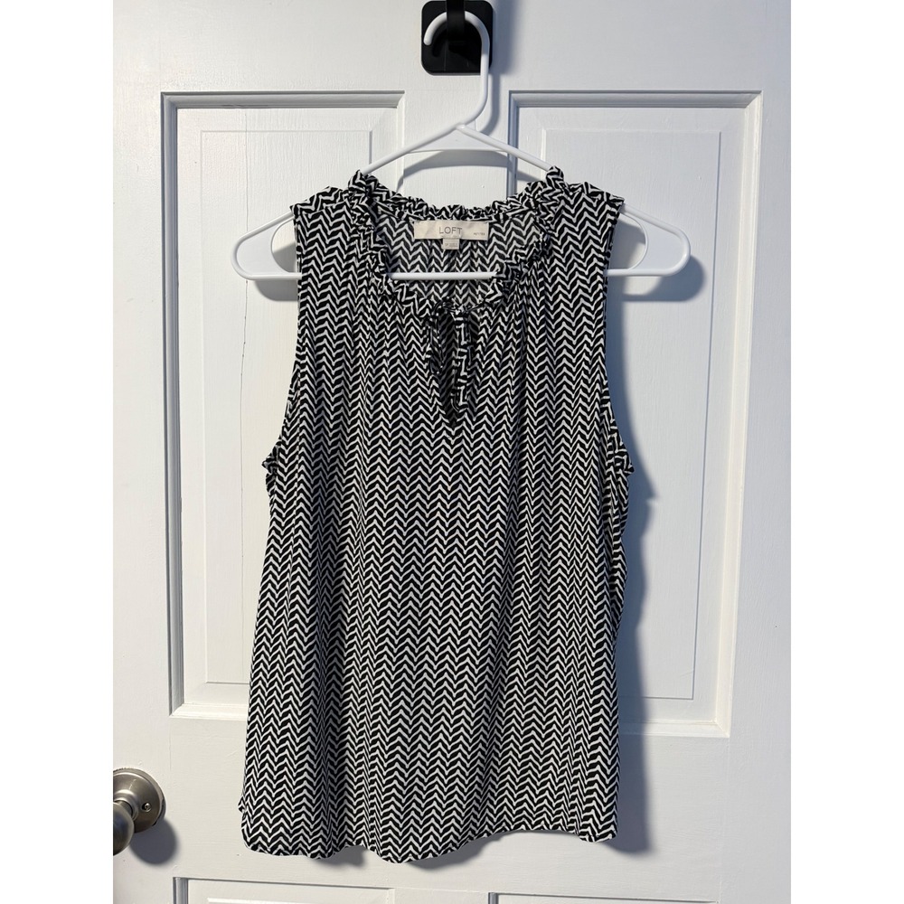 LOFT Sleeveless Blouse Petites SP Black White Chevron Tie - Picture 2 of 7